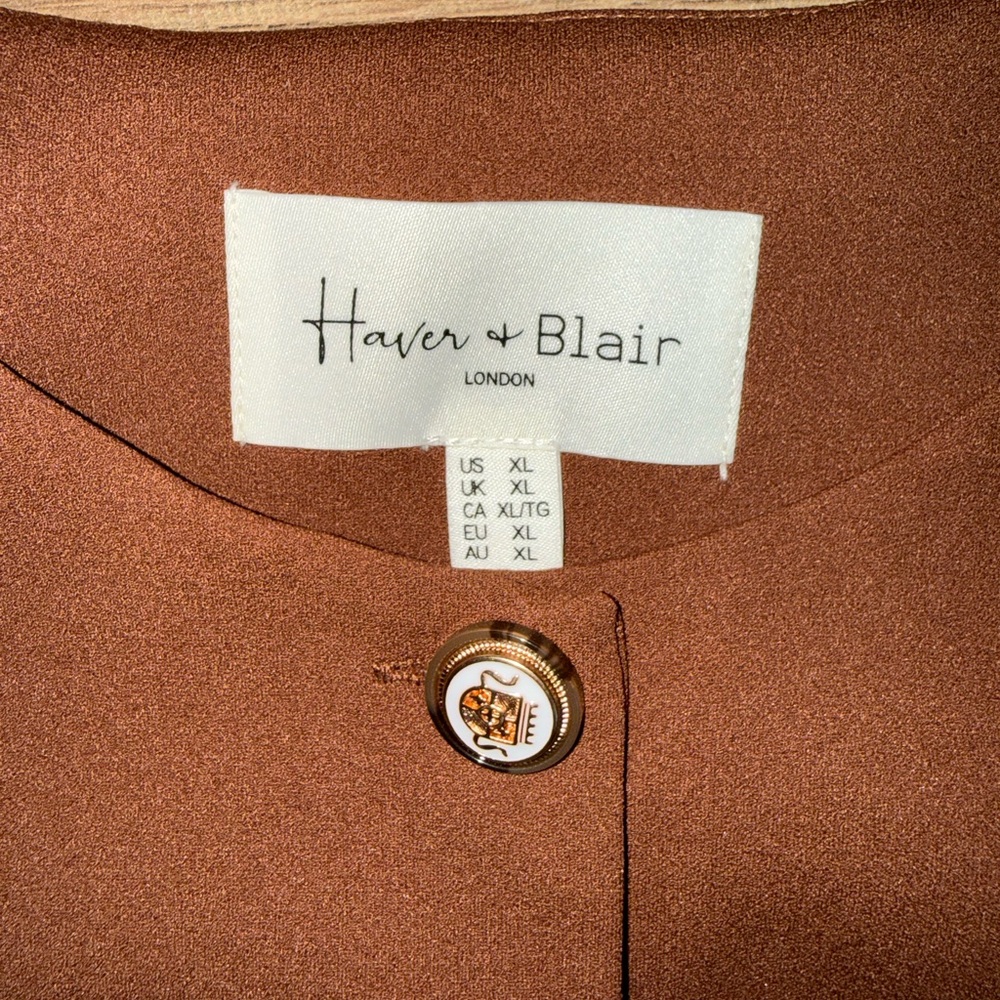 NWOT 🤎 Haver and Blair’s Brown Sleeveless Button-Up Vest Top - Picture 2 of 3